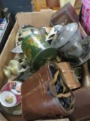 A TRAY OF ASSORTED METAL WARE ETC TO INCLUDE AN ORNATE CRACKER BARREL ON STAND, BINOCULARS ETC