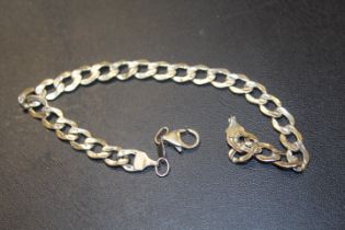 A GOLD PLATED 925 SILVER FLAT LINKED BRACELET