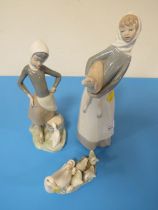 TWO LLADRO FIGURINES TOGETHER WITH A LLADRO FIGURE OF GOOSE WITH GOSLINGS