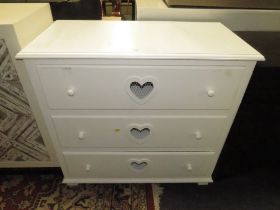 A MODERN WHITE CHEST WITH HEART DETAIL W-90 CM