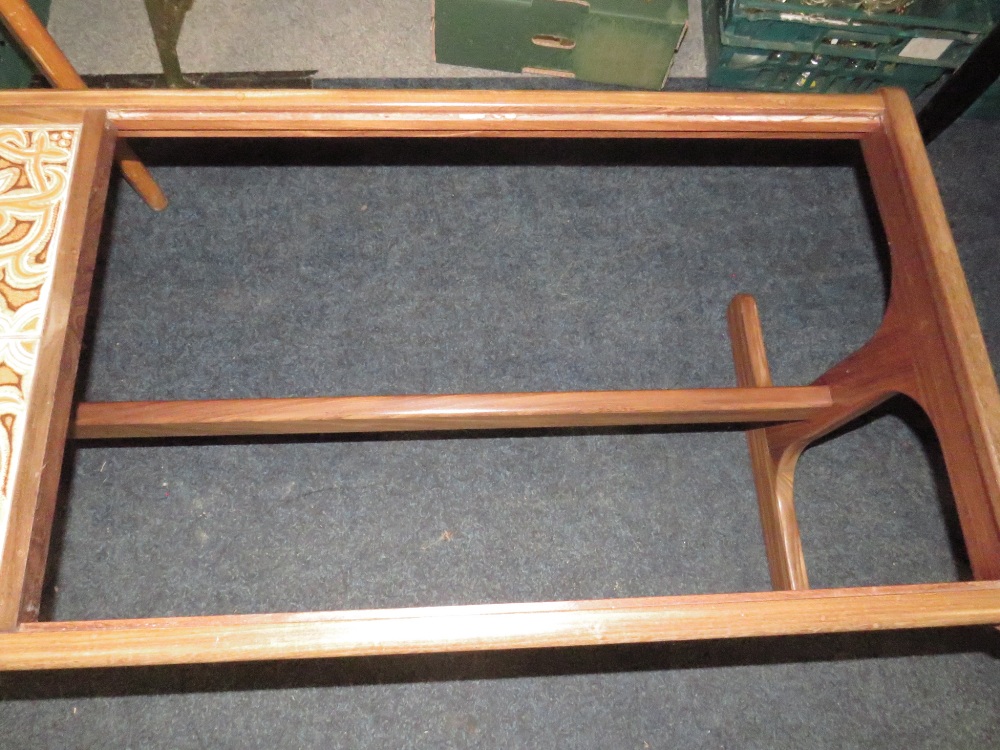 A MID CENTURY G-PLAN TEAK NEST OF TABLES TOGETHER WITH A G-PLAN COFFEE TABLE (MINUS GLASS) A/F (2) - Image 3 of 5