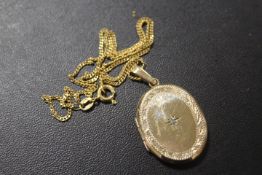 A HALLMARKED 9 CARAT GOLD PENDANT ON CHAIN approx weight of chain 2.6g