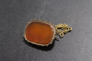 AN ANTIQUE GEORGIAN CARNELIAN BROOCH