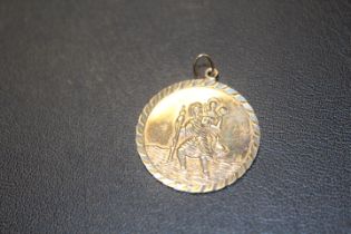 A HALLMARKED 9 CARAT GOLD ST CHRISTOPHER approx weight 3g