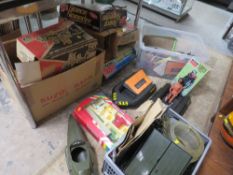 A SELECTION OF ACTION MEN TOYS TO INCLUDE A PALITOY SPACE SPEEDER, TRAINING TOWER ETC - ALL