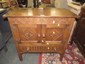 AN OAK CARVED CUPBOARD W-77 CM