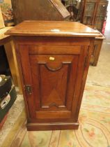 AN ANTIQUE MAHOGANY POT CUPBOARD (LOOSE TOP)