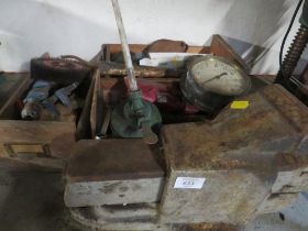 A SELECTION OF TOOLS AND AN ENGINEERS VICE