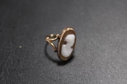 AN ANTIQUE ROSE GOLD 9CT CAMEO RING