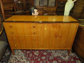 A MID-CENTURY GIMSON & SLATER LTD VESPER SIDEBOARD WITH CROSSBANDED DETAILS - W 138 cm