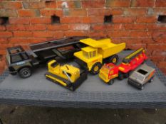 A SELECTION OF STEEL BODIED TONKA TOYS TOY VEHICLES