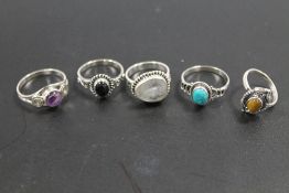 A COLLECTION OF 5 VINTAGE 925 SILVER GEMSTONE DRESS RINGS TO INCLUDE LARGE OPAL, TIGERS EYE,