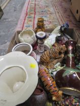 A TRAY OF ASSORTED CERAMICS TO INCLUDE TIGER FIGURES ETC