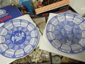 A SMALL TRAY OF ASSORTED CERAMICS TO INCLUDE A SHIRE HORSE AND SPODE COLLECTORS PLATES ETC