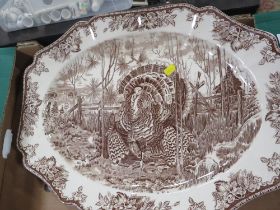 A LARGE JOSIAH WEDGWOOD & SONS LIMITED CERAMIC TURKEY PLATTER "HIS MAJESTY "