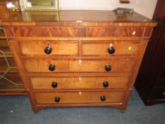 AN ANTIQUE OAK AND MAHOGANY CHEST OF FIVE DRAWERS WITH INLAID DETAIL W-116 CM