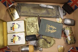 A SMALL TRAY OF VARIOUS COLLECTABLES