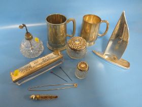 A SMALL COLLECTION OF HALLMARKED SILVER AND PLATED WARE