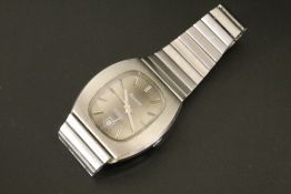 A VINTAGE AUTOMATIC GENTS WRISTWATCH BY ACCURIST