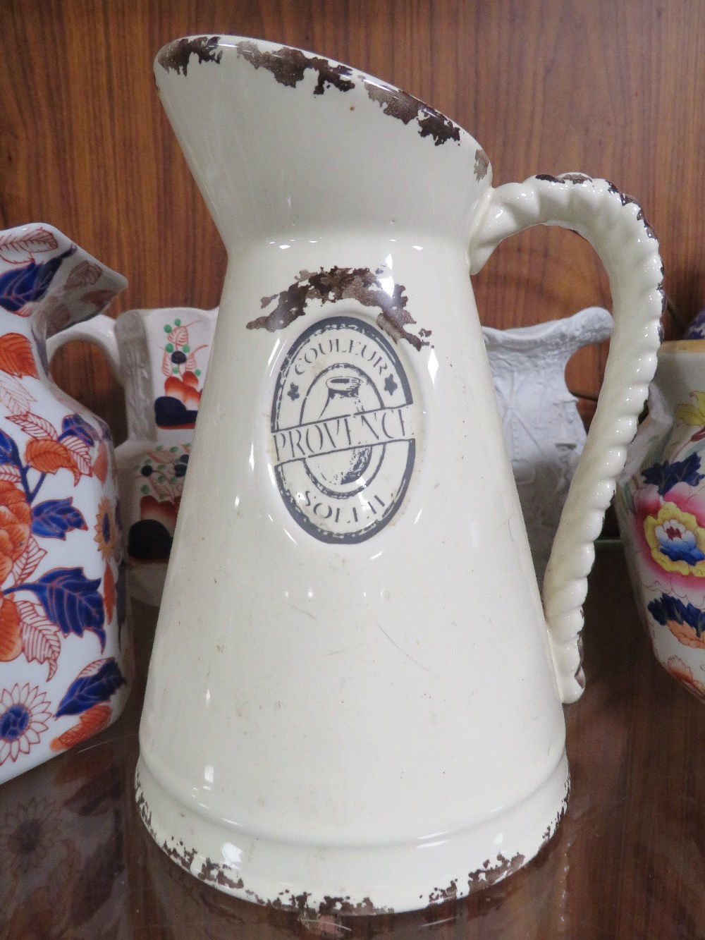 A SELECTION OF ANTIQUE AND VINTAGE CERAMICS TO INCLUDE VARIOUS JUGS - Image 2 of 4