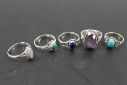 A COLLECTION OF 5 VINTAGE 925 SILVER GEMSTONE DRESS RINGS TO INCLUDE LARGE AMETHYST, JADE, TURQUOISE