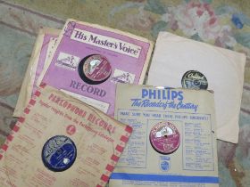 A QUANTITY OF VINTAGE 78'S RECORDS