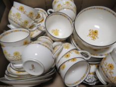 A SMALL TRAY OF VINTAGE WEDGWOOD TEA WARE