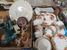 A SMALL TRAY OF ROYAL ALBERT OLD COUNTRY ROSES TEA/DINNER WARE TOGETHER WITH A SMALL TRAY OF