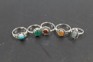 A COLLECTION OF 5 VINTAGE 925 SILVER GEMSTONE DRESS RINGS TO INCLUDE JADE, TURQUOISE, OPAL ETC