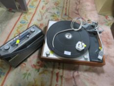 A VINTAGE THORENS TURNTABLE TOGETHER WITH A ROBERTS R505 VINTAGE RADIO (UNCHECKED)