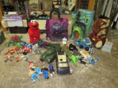 A JOB LOT OF MASTERS OF THE UNIVERSE TOYS TO INCLUDE SIX VINTAGE FIGURES - ONE OF WHICH IS A/F (