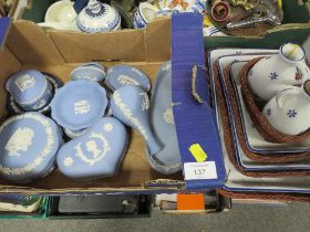 A SMALL TRAY OF ASSORTED BLUE WEDGWOOD JASPER WARE