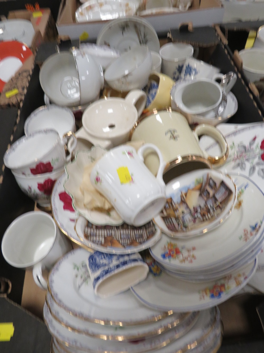 THREE TRAYS OF ASSORTED CERAMICS TO INCLUDE A CUT FOR COFFEE TRIO, ROYAL ALBERT COFFEE CUPS ETC - Image 2 of 5