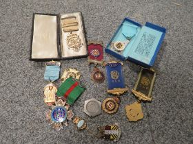 A SELECTION OF MASONIC JEWELS AND BADGES ETC