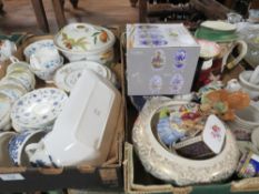 TWO TRAYS OF CERAMICS TO INCLUDE A WORCESTER EVESHAM TUREEN