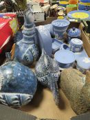 A TRAY OF ASSORTED CERAMICS TO INCLUDE WEDGWOOD JASPER WARE, CONTINENTAL POTTERY FIGURES ETC A/F