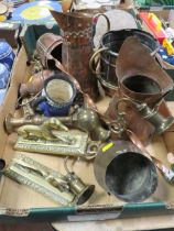 A TRAY OF ASSORTED METAL WARE ETC TO INCLUDE COPPER JUGS