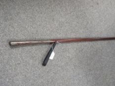 A 19TH CENTURY WALKING CANE WITH SILVER PIQUE WORK DECORATION TO THE UPPER SECTION, overall L 87 cm