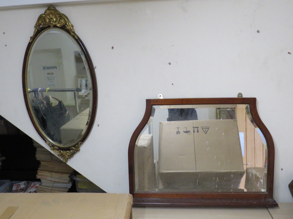 FOUR ASSORTED WALL MIRRORS TO INCLUDE AN OAK 1930'S EXAMPLE - Image 2 of 4