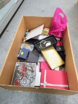 A TRAY OF ASSORTED COSTUME JEWELLERY TO INCLUDE WRISTWATCHES