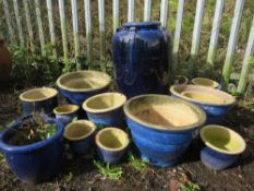 A LARGE BLUE CERAMIC GARDEN URN AND A SELECTION OF 15 PLANTERS