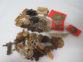 APPROX 40 MILITARY BADGES INCLUDING, LANCERS, DRAGONS AND COUNTY REGIMENTS