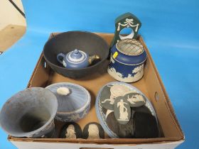 A BOX OF ASSORTED JASPER WARE TO INCLUDE DAMS, WEDGWOOD ETC A/F