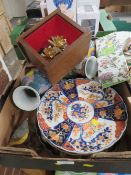 A QUANTITY OF ASSORTED CERAMICS TO INCLUDE ANTIQUE STYLE IMARI PLATES SOME WITH OLD REPAIRS