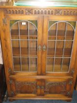 AN OAK LEADED / GLAZED BOOKCASE W-99 CM