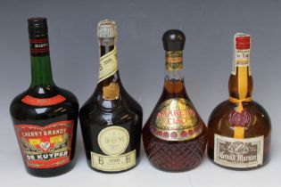 4 VINTAGE BOTTLINGS OF LIQUEURS ETC CONSISTING OF 1 BOTTLE OF DE KUYPER CHERRY BRANDY, 1 bottle of