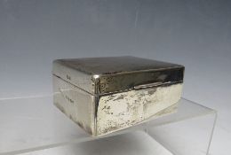 AN ART DECO CIGARETTE BOX - BIRMINGHAM 1940, H 5 cm, L 11 cm, W 8.5 cm,