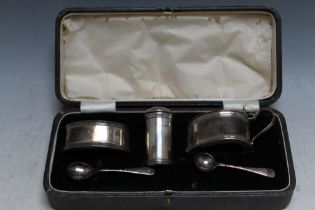 A CASED HALLMARKED SILVER FIVE PIECE CRUET SET BY DOCKER & BURN LTD - BIRMINGHAM 1929. W 23 cm