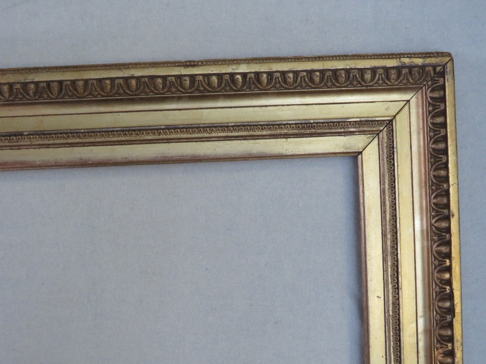 A 19TH CENTURY GOLD FRAME WITH EGG AND DART DESIGN TO OUTER EDGE, frame W 10 cm, rebate 85 x 53 cm - Image 3 of 4