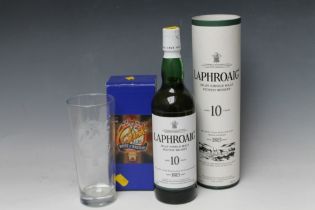 1 BOTTLE OF LAPHROAIG 10 YEARS OLD ISLAY SINGLE MALT WHISKY, together with a 'cask ales' glass (2)
